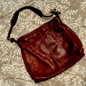 Liz Claiborne leather bag. Very used, with some stains. Brown.